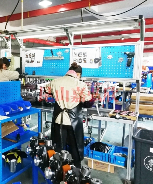 电动叉车小金钢驱动柔性组装线